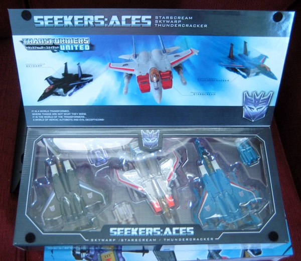 Takara Tomy Transformers United Seekers Aces Box Set In Hand Images   Starscream  Thundercracker Skywarp  (2 of 3)
